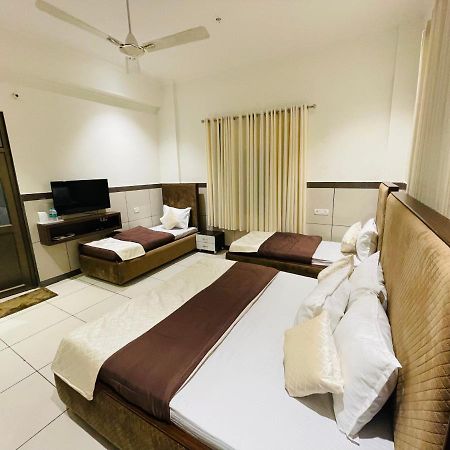 Primrose Hotel And Restaurant Sonipat Exterior foto