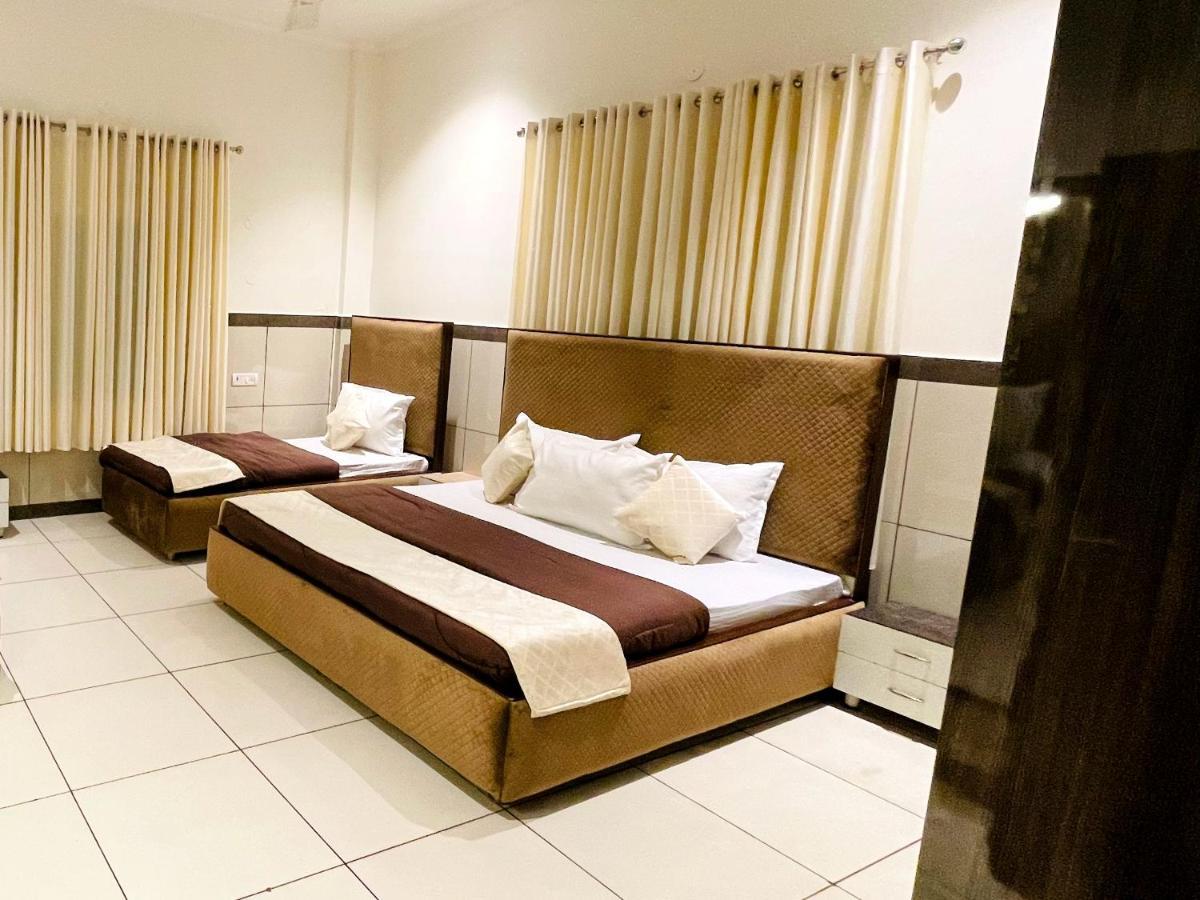 Primrose Hotel And Restaurant Sonipat Exterior foto