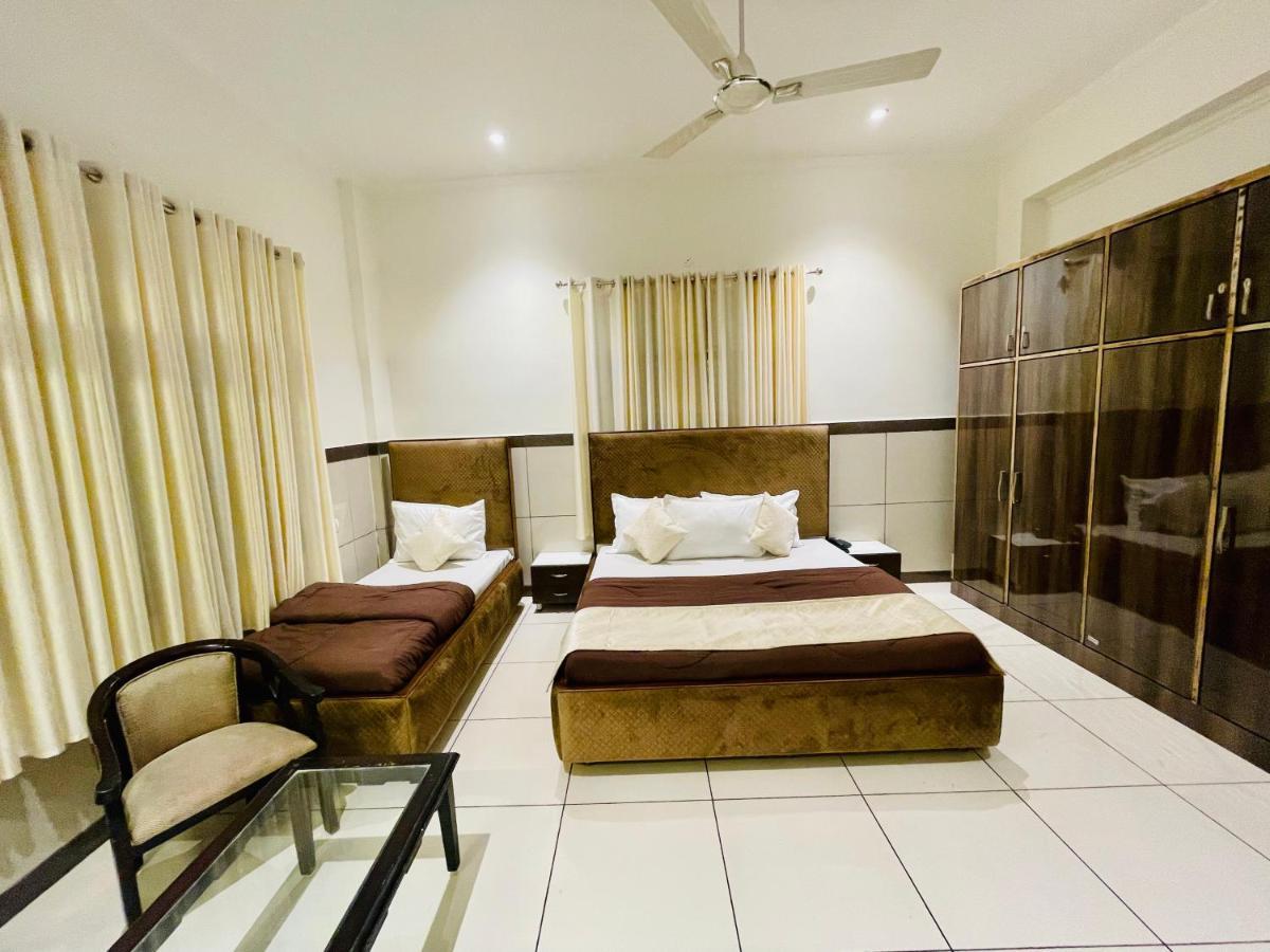 Primrose Hotel And Restaurant Sonipat Exterior foto
