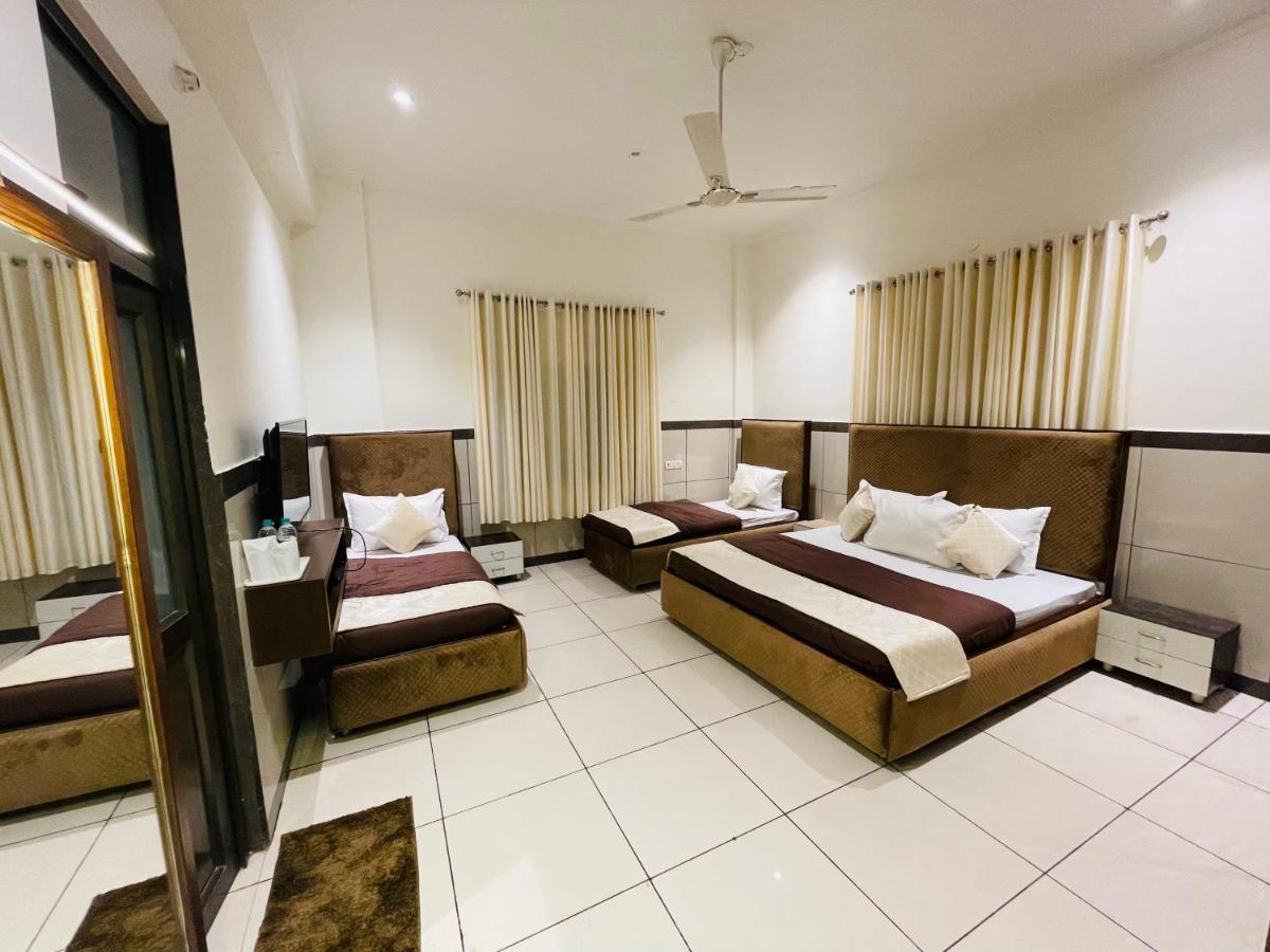 Primrose Hotel And Restaurant Sonipat Exterior foto