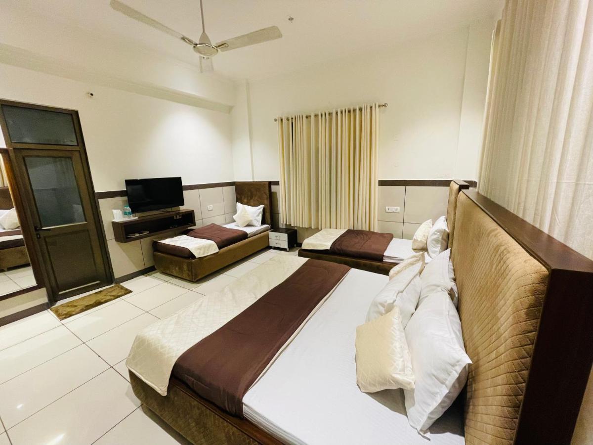 Primrose Hotel And Restaurant Sonipat Exterior foto