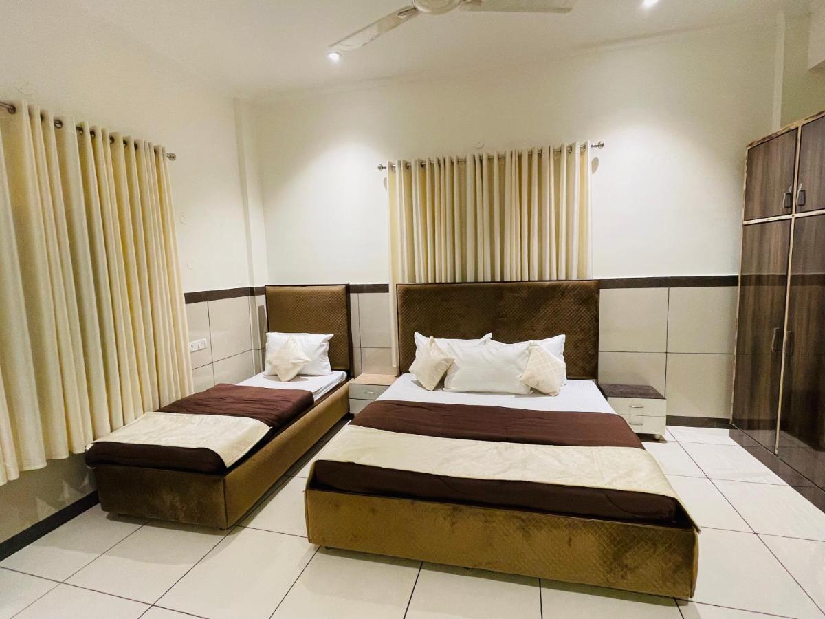 Primrose Hotel And Restaurant Sonipat Exterior foto