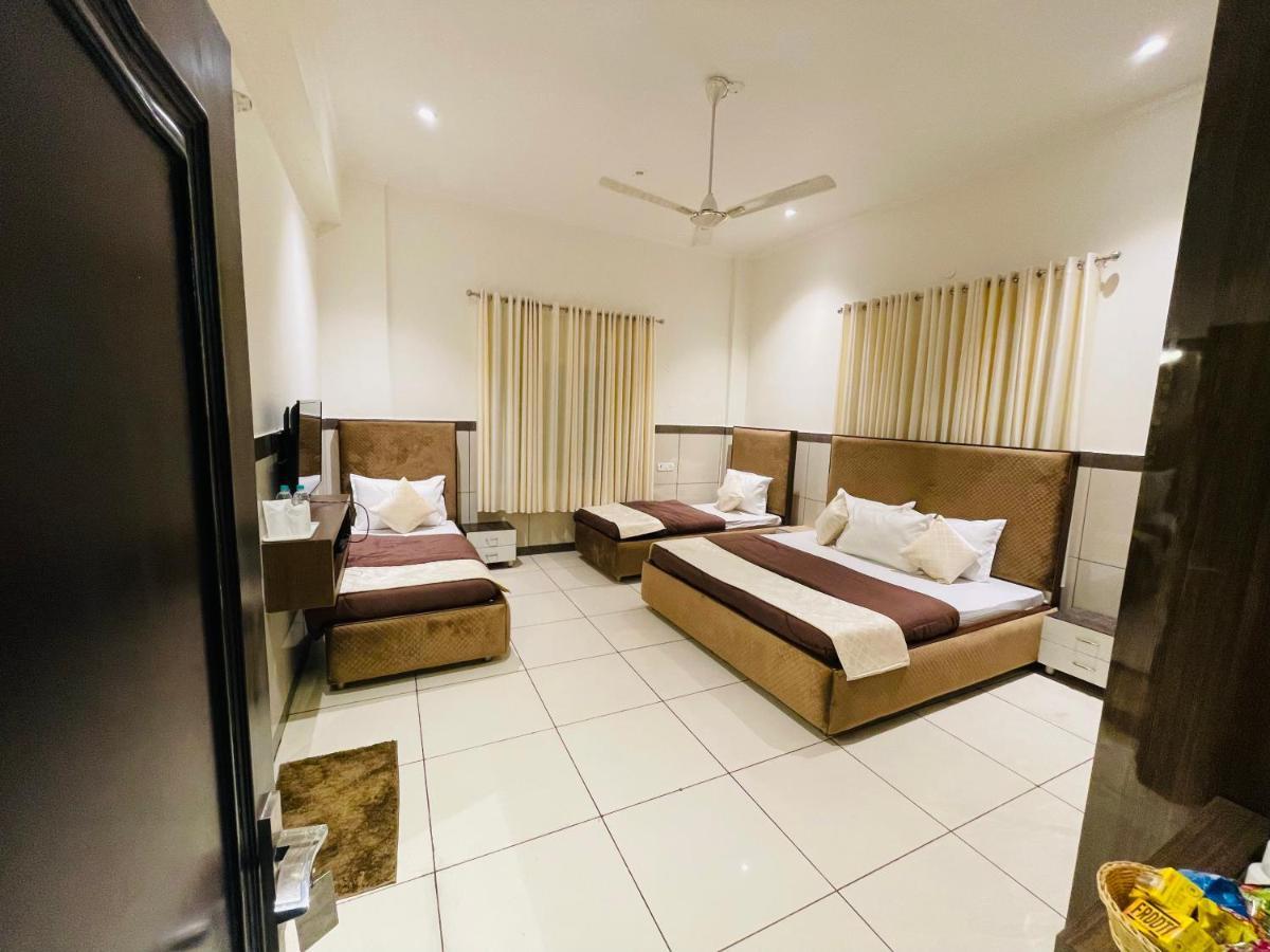 Primrose Hotel And Restaurant Sonipat Exterior foto