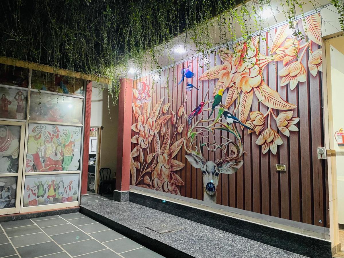 Primrose Hotel And Restaurant Sonipat Exterior foto