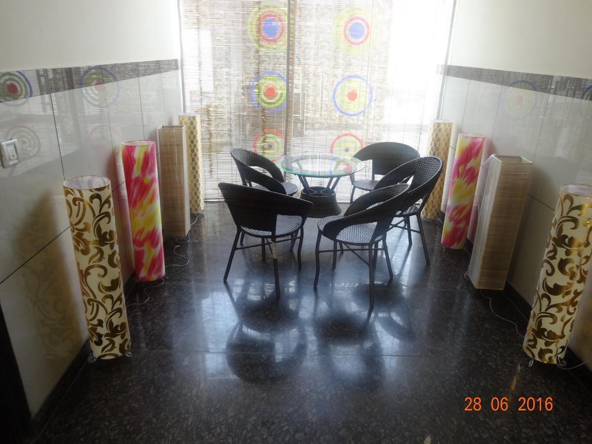 Primrose Hotel And Restaurant Sonipat Exterior foto