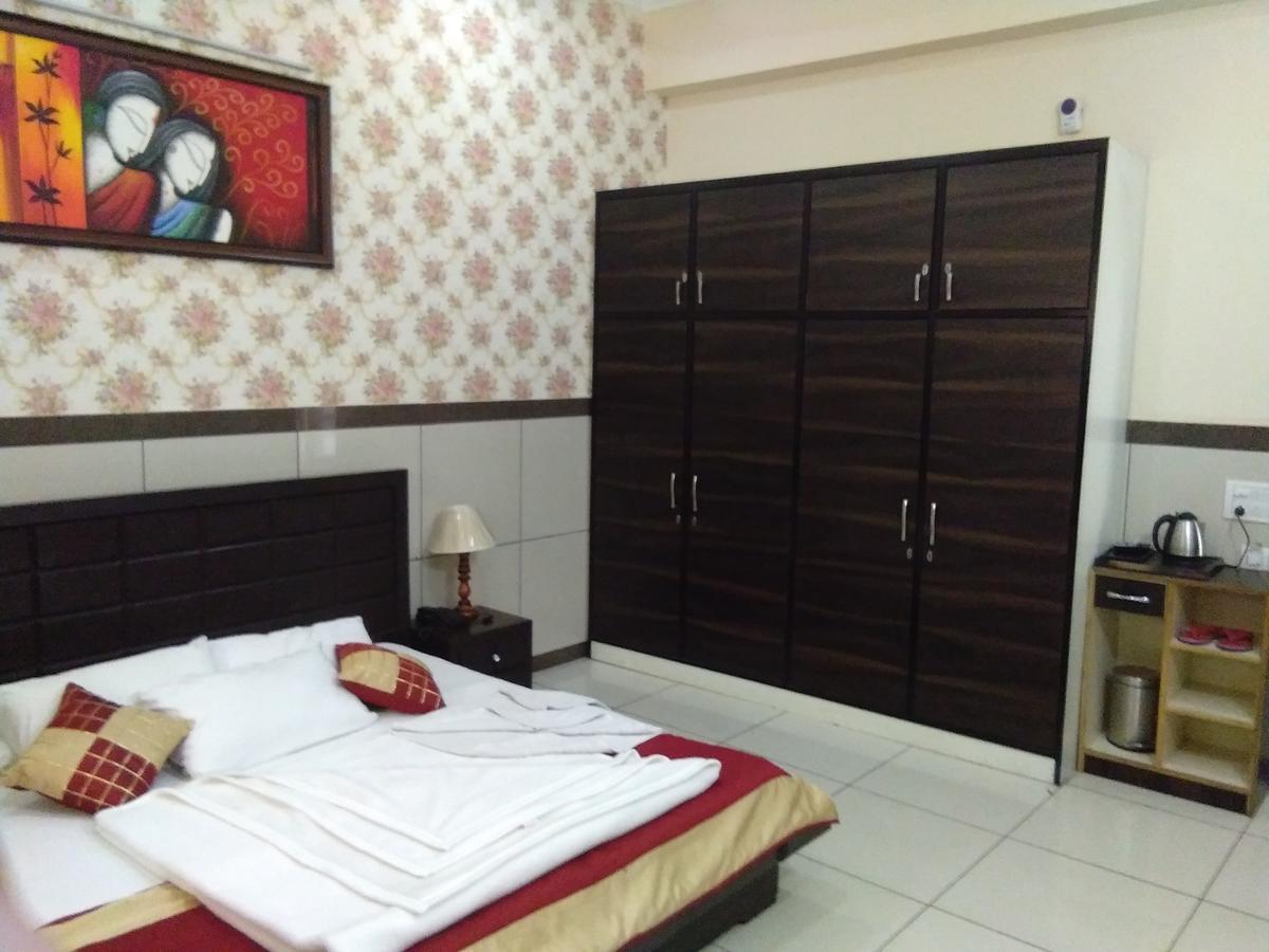 Primrose Hotel And Restaurant Sonipat Exterior foto