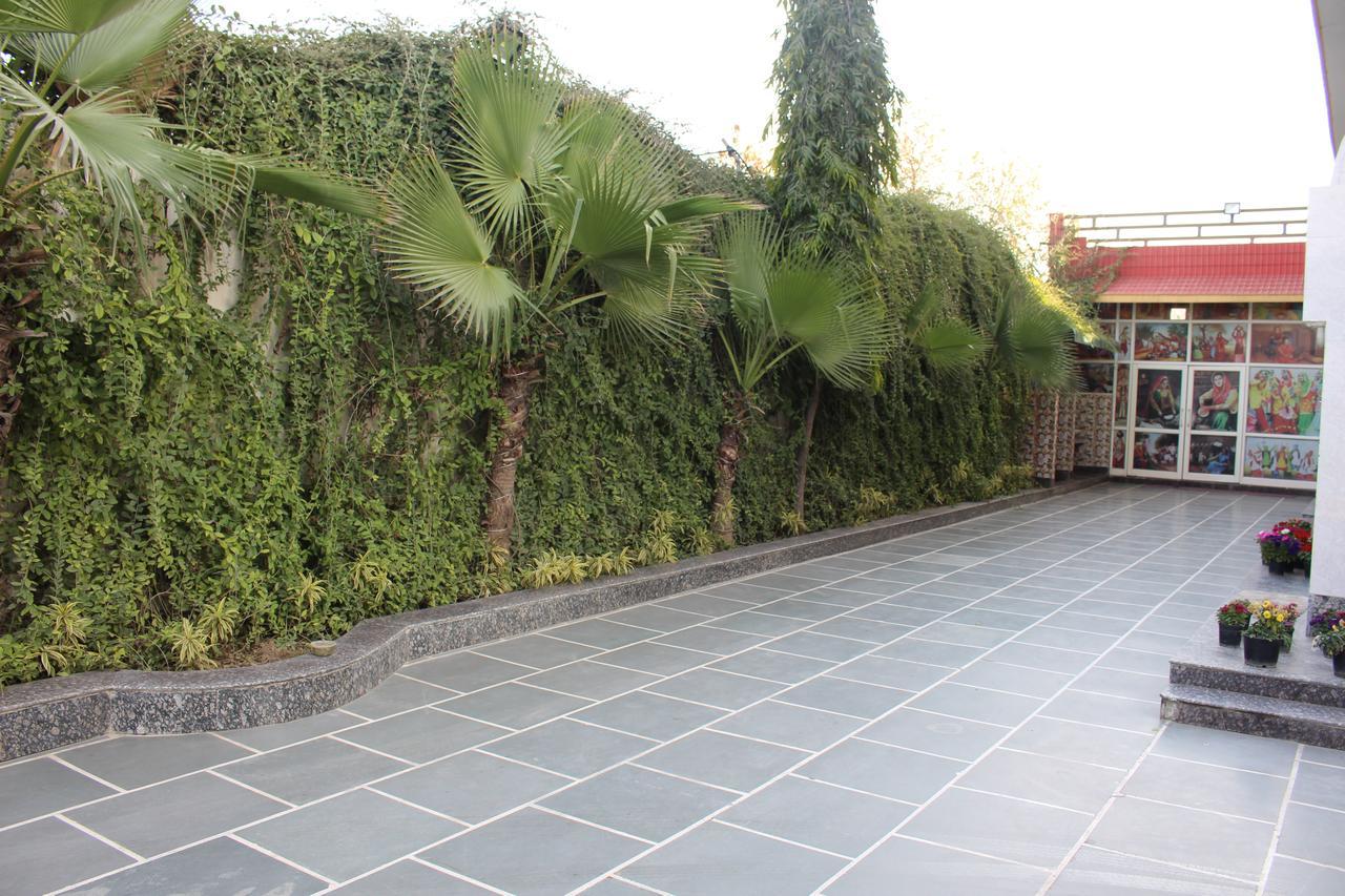Primrose Hotel And Restaurant Sonipat Exterior foto